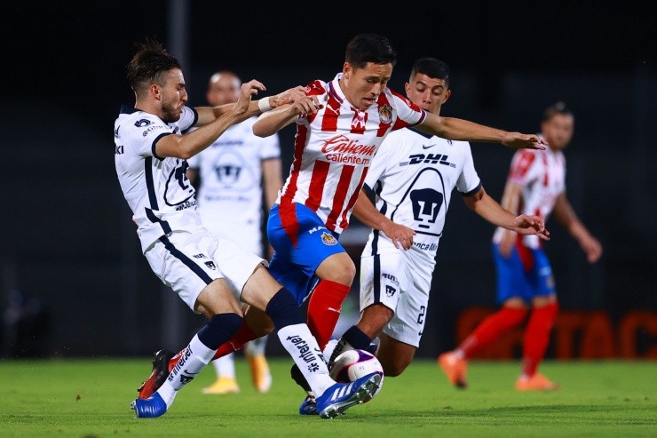 Oscar Macias con Chivas de Guadalajara en Liga MX Oscar Macias con Chivas de Guadalajara en Liga MX