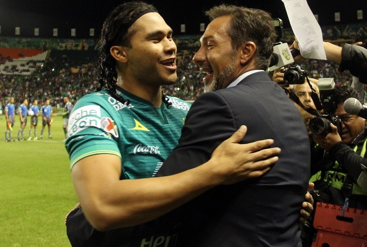 Carlos Peña con León en Liga MX Carlos Peña con León en Liga MX