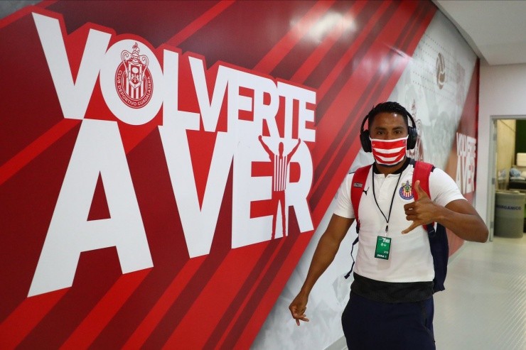 José Juan Vázquez con Chivas en Liga MX José Juan Vázquez con Chivas en Liga MX