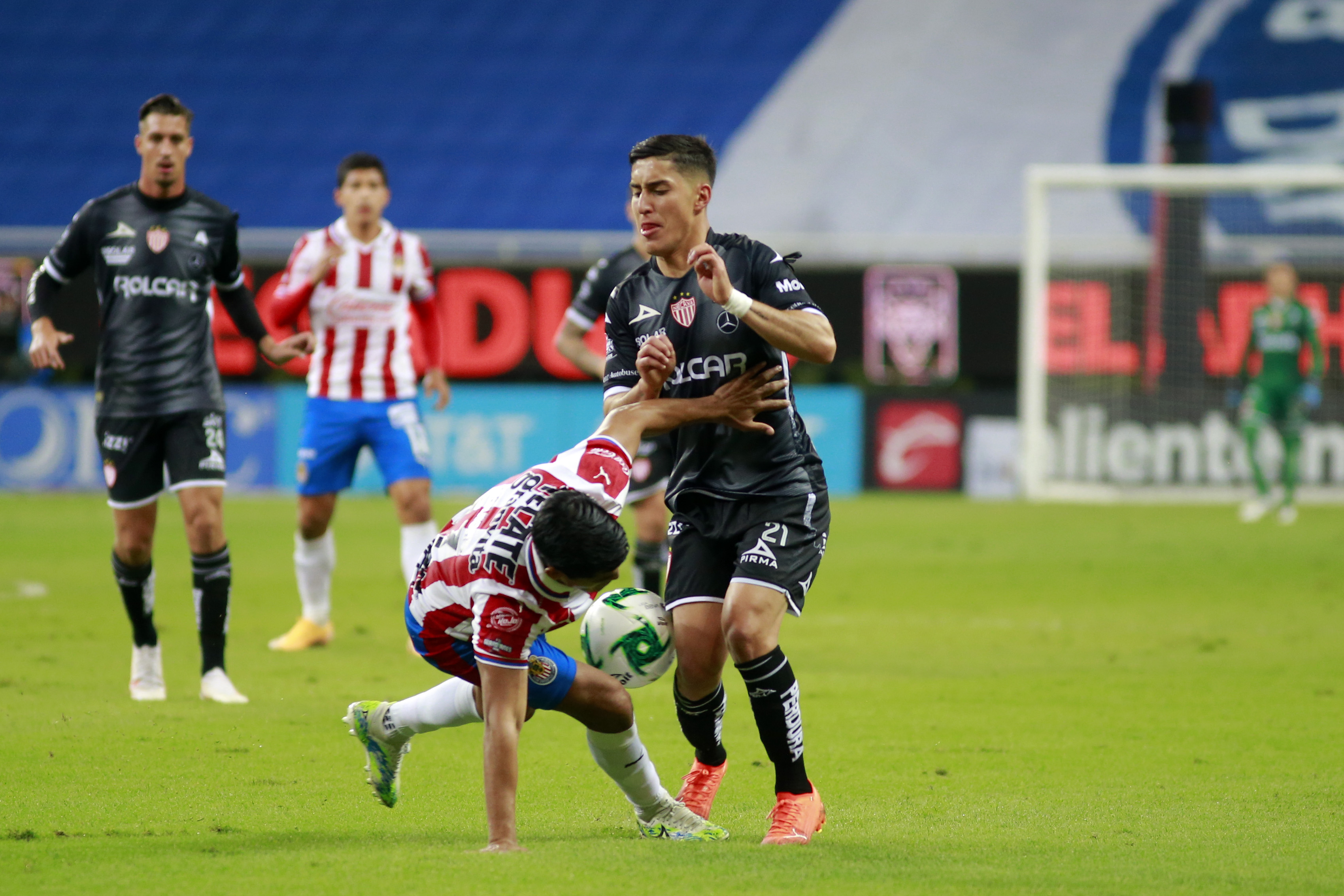 Alejandro Zendejas con Necaxa vs Chivas en Liga MX Alejandro Zendejas con Necaxa vs Chivas en Liga MX