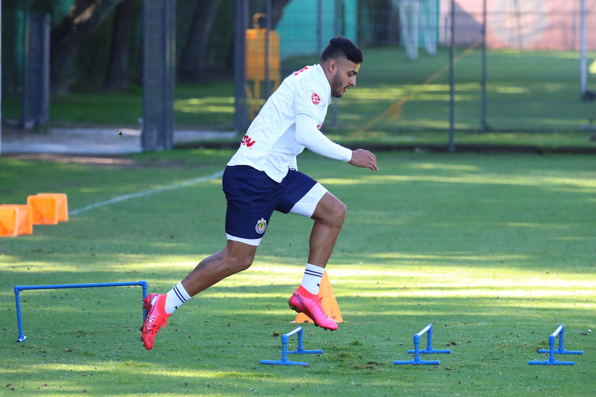 Alexis Vega con Chivas en entrenamiento Alexis Vega con Chivas en entrenamiento