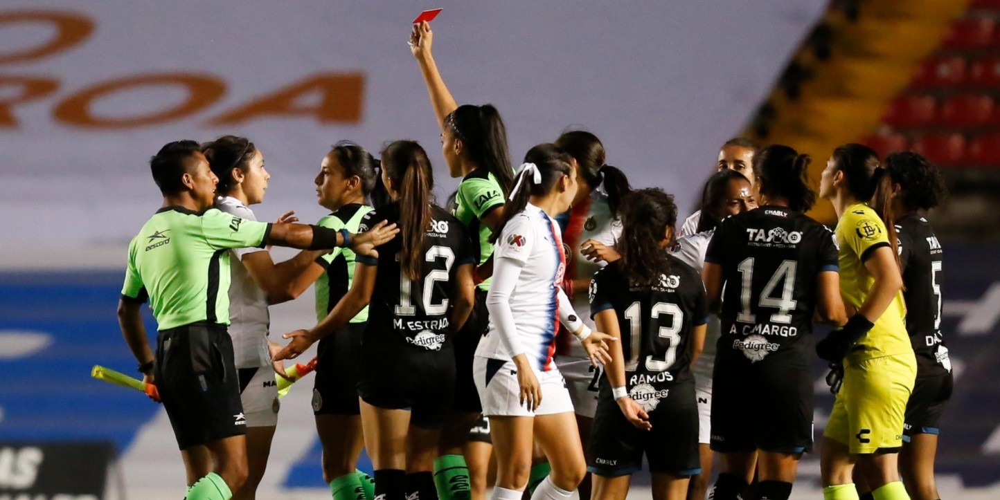 Chivas Femenil y Queretaro desatan bronca al final del ...