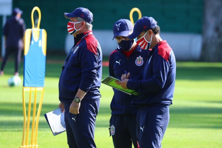 Víctor Manuel Vucetich con Chivas en entrenamiento Víctor Manuel Vucetich con Chivas en entrenamiento