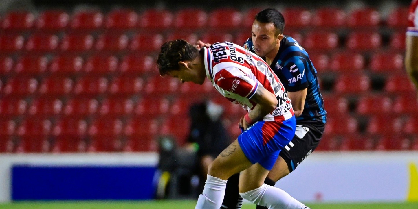 ¿Y el ChiVAR? Chivas fue perjudicado ante Querétaro tal ...