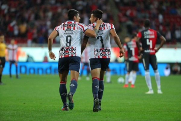 Alan Pulido y Alexis Vega en Chivas de Guadalajara Alan Pulido y Alexis Vega en Chivas de Guadalajara