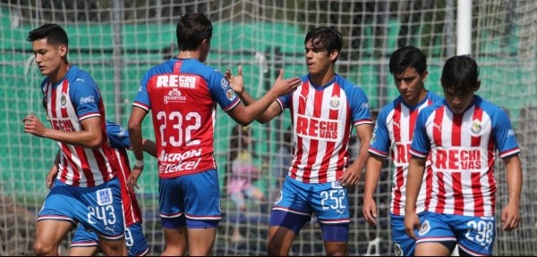 Luis Puente con la Sub-17 de Chivas de Guadalajara Luis Puente con la Sub-17 de Chivas de Guadalajara