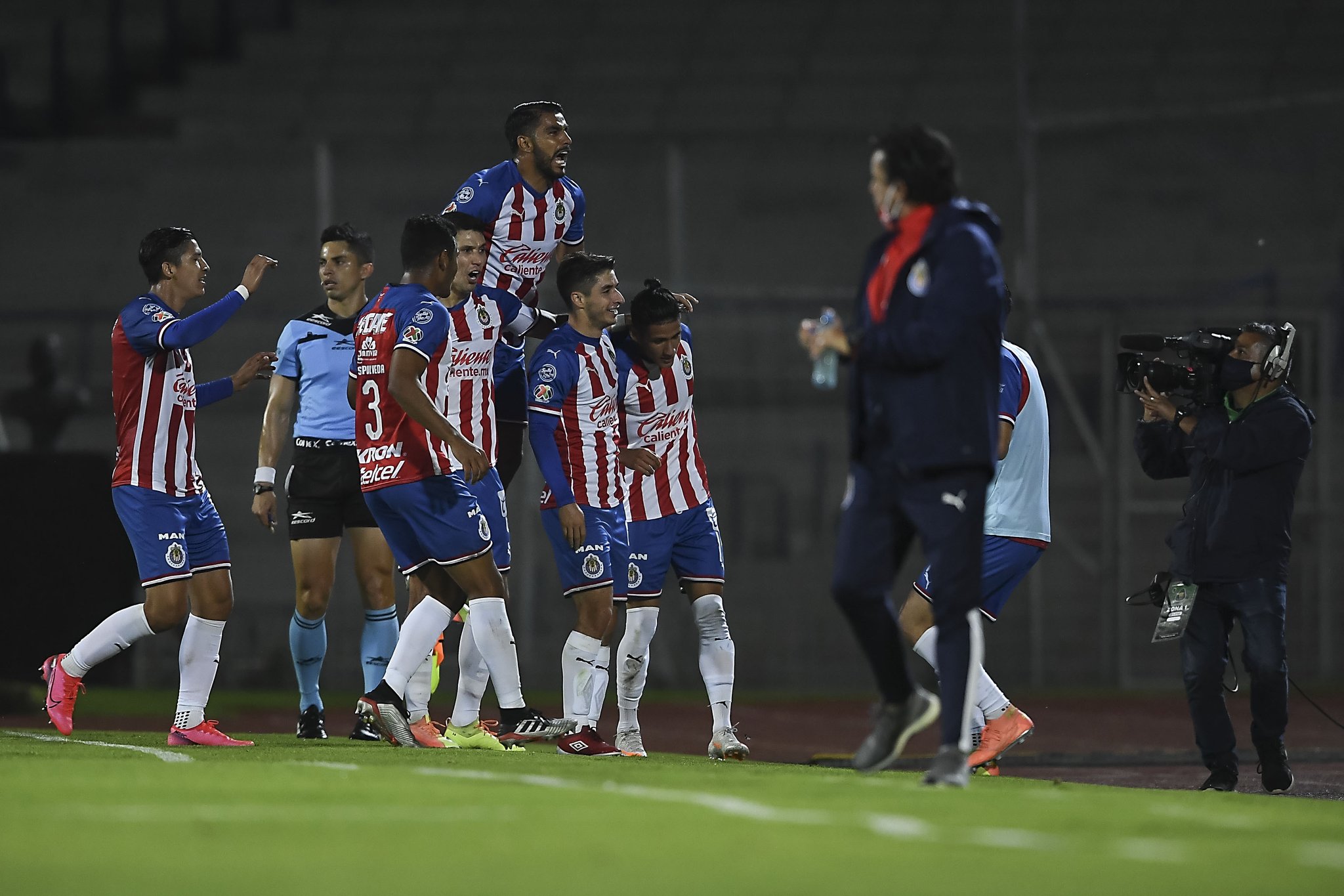 Salvador Reyes Jr en la Copa Por México con Chivas Salvador Reyes Jr en la Copa Por México con Chivas