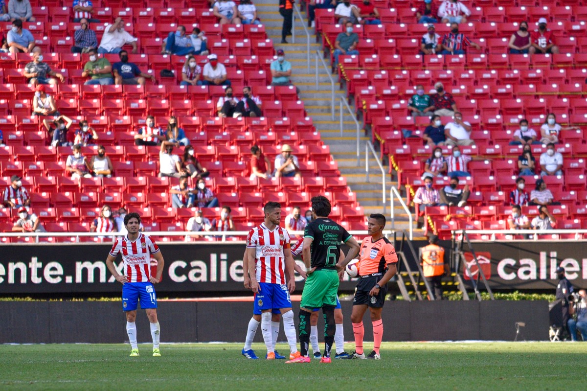 Chivas ante el Santos en el Akron Chivas ante el Santos en el Akron