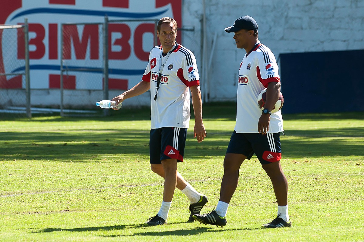 John Van't Schip en su etapa como entrenador de Chivas John Van't Schip en su etapa como entrenador de Chivas