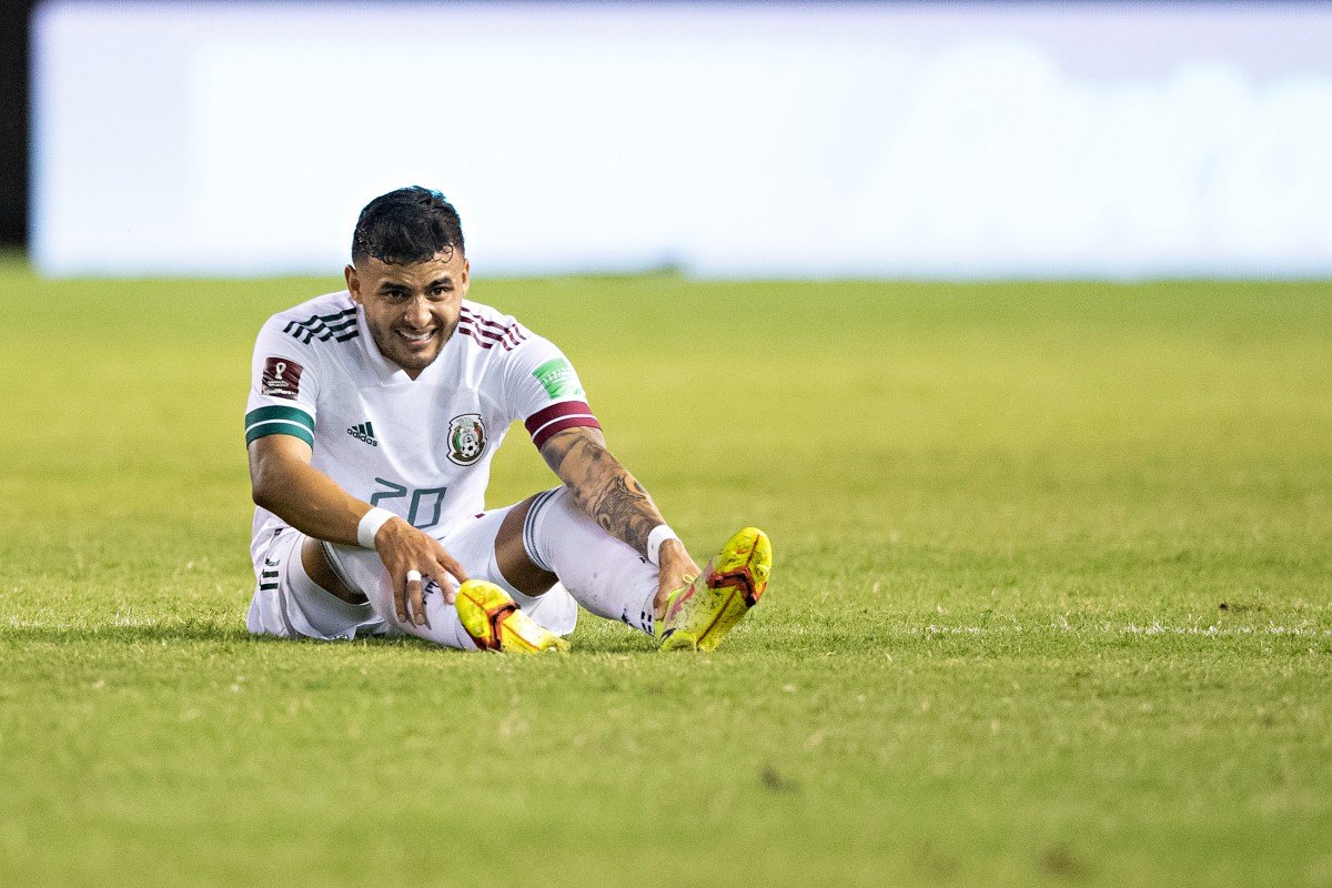 Alexis Vega en un partido con México Alexis Vega en un partido con México